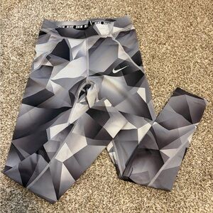 Nike Womens' Black & Gray Geometric Print Leggings